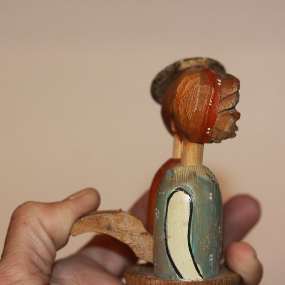 Vintage ANRI Kissing Couple Hand Carved Wood Wine Bottle Topper Stopper Cork - Picture 3 of 4
